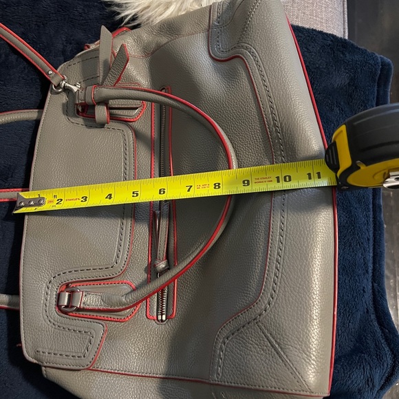 Beautiful coach bag used as good as new. It is beautiful.💼 - Picture 9 of 12